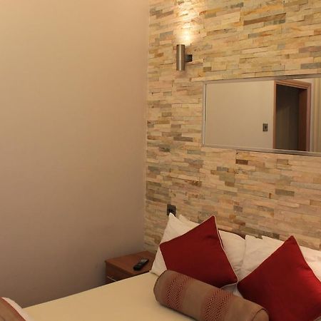 Skylark Guest House Гаунслоу Номер фото