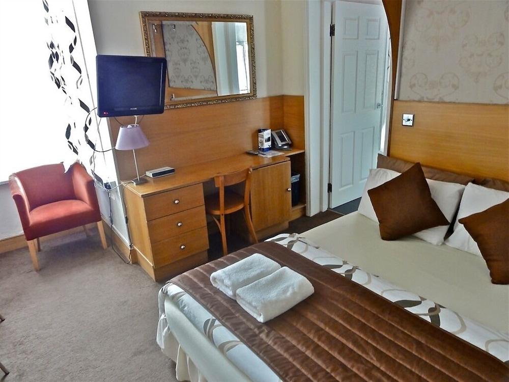 Skylark Guest House Гаунслоу Екстер'єр фото