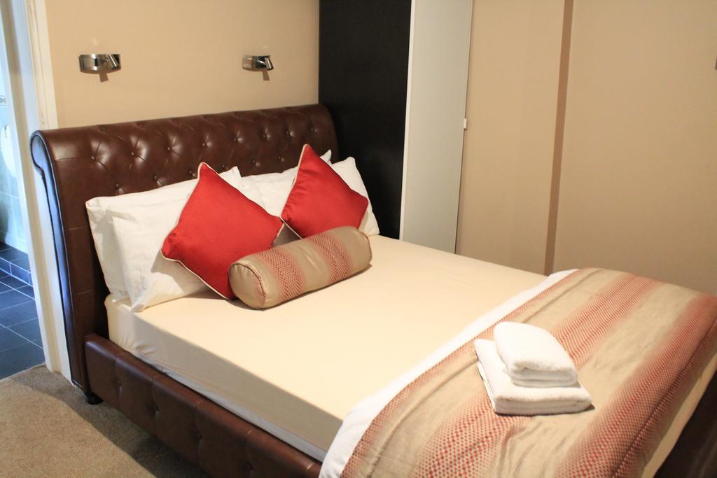 Skylark Guest House Гаунслоу Номер фото