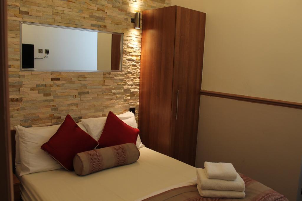 Skylark Guest House Гаунслоу Номер фото