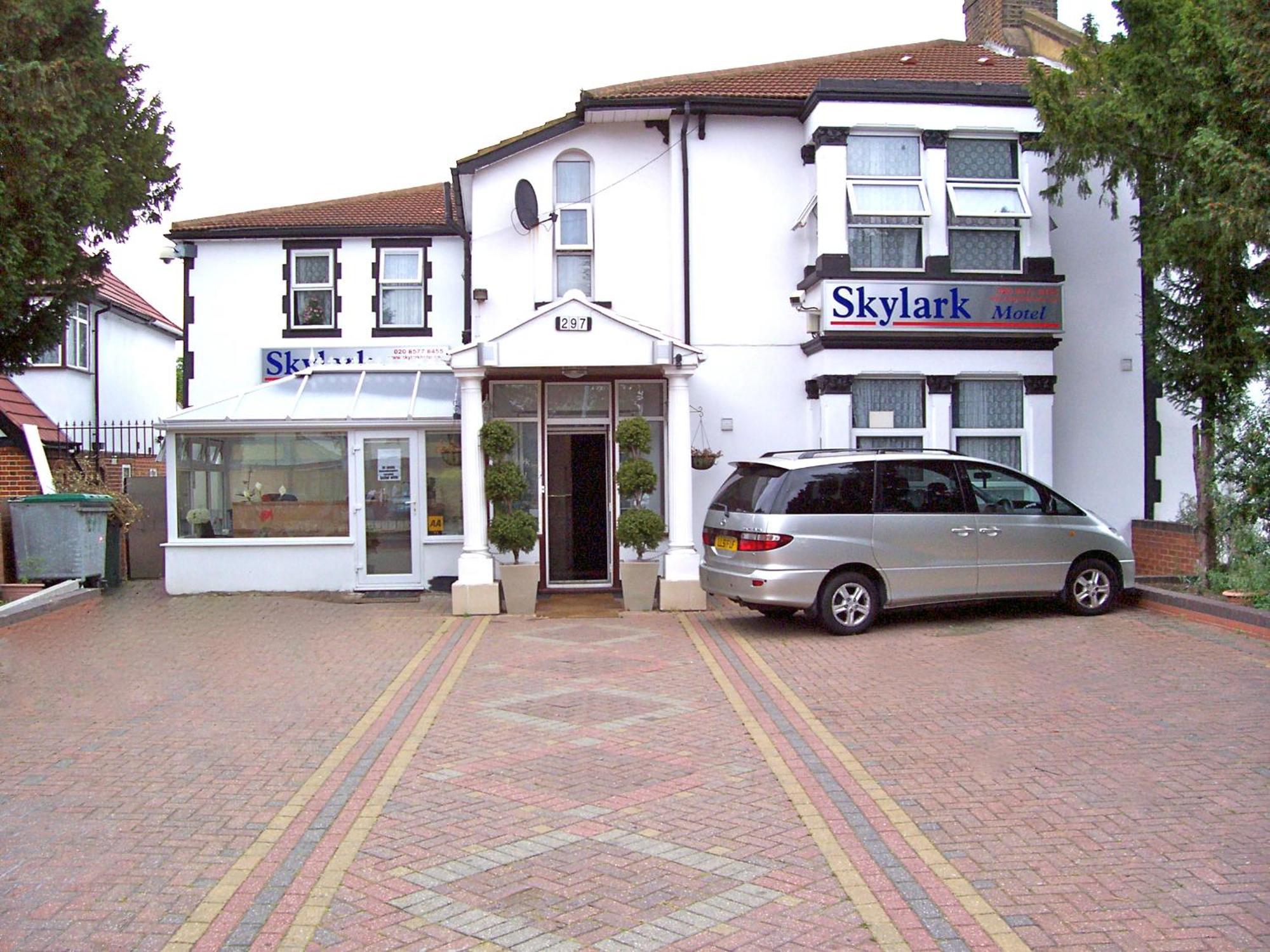 Skylark Guest House Гаунслоу Екстер'єр фото