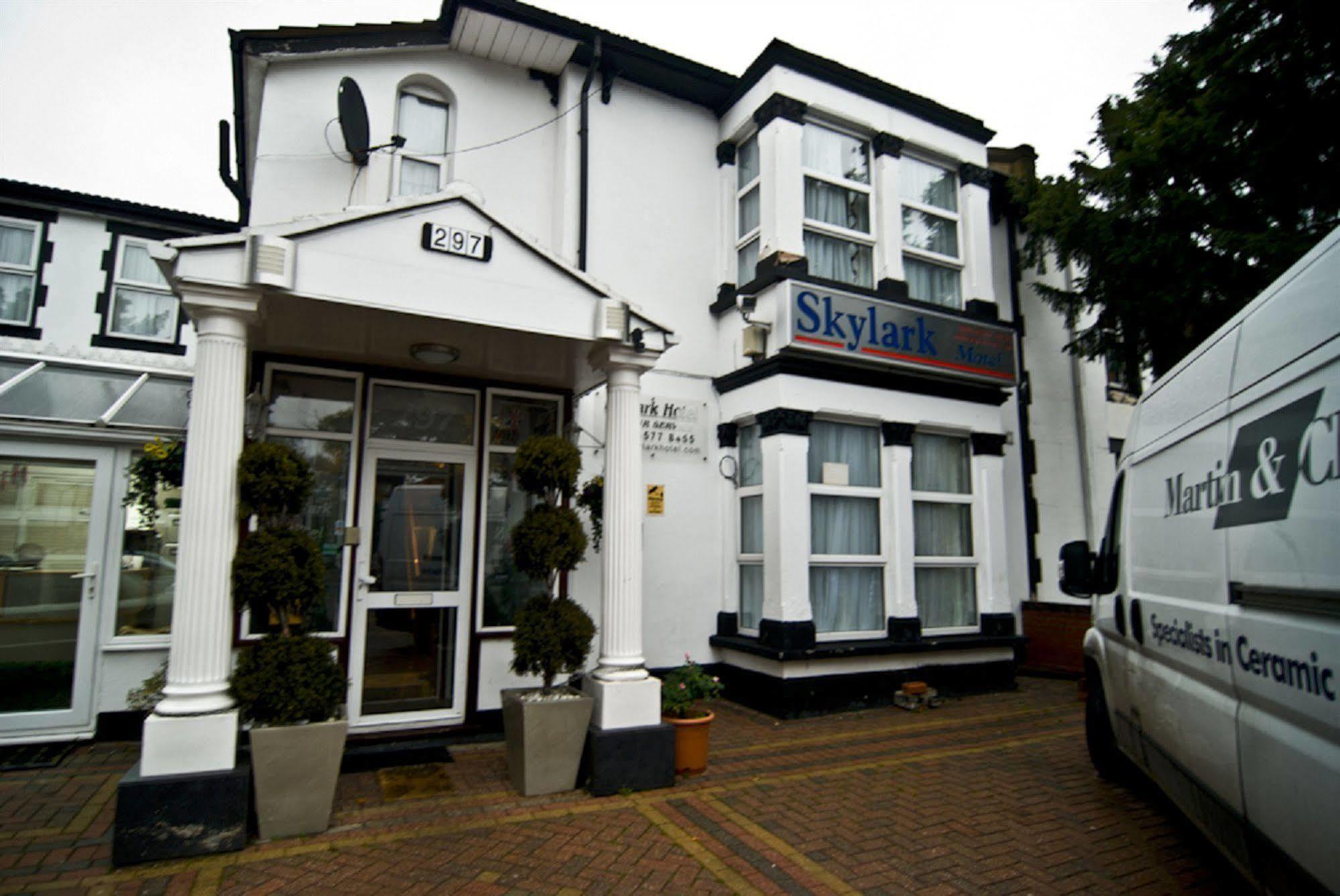 Skylark Guest House Гаунслоу Екстер'єр фото