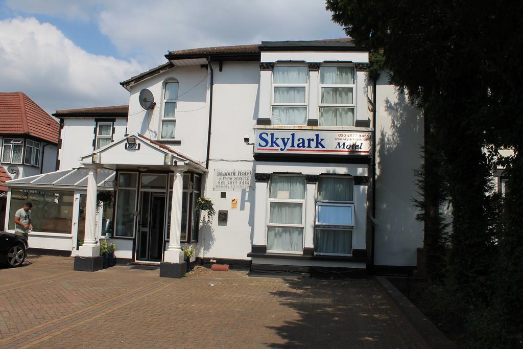 Skylark Guest House Гаунслоу Екстер'єр фото