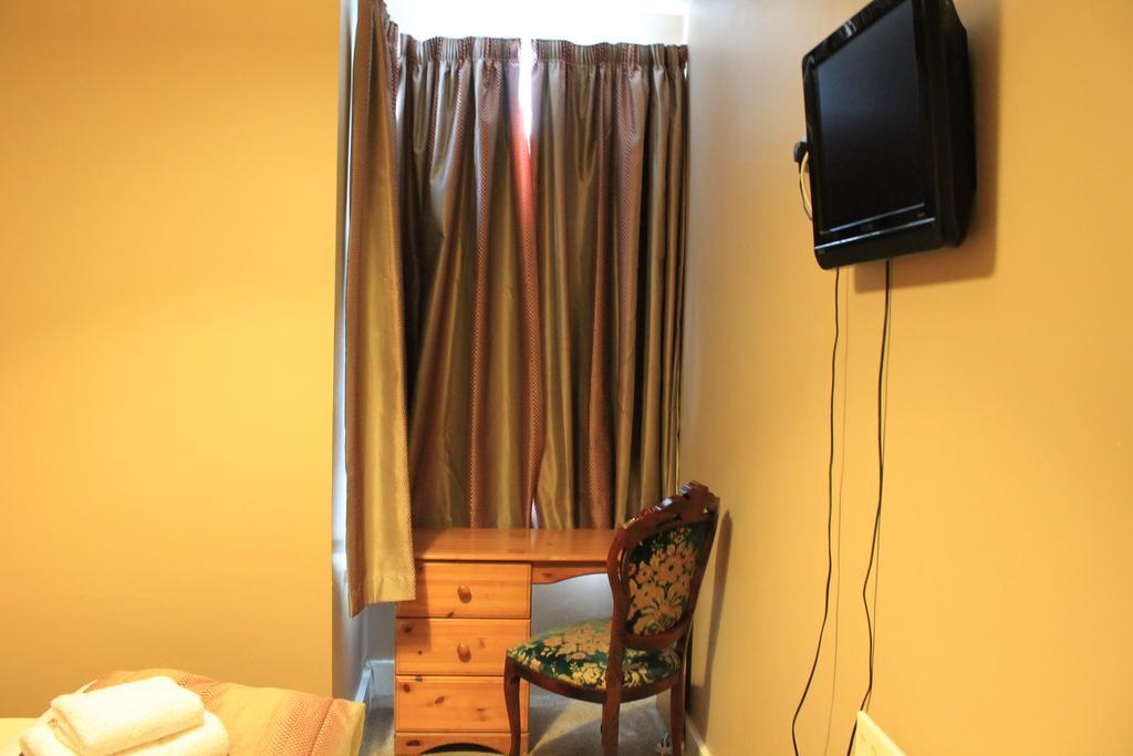 Skylark Guest House Гаунслоу Номер фото