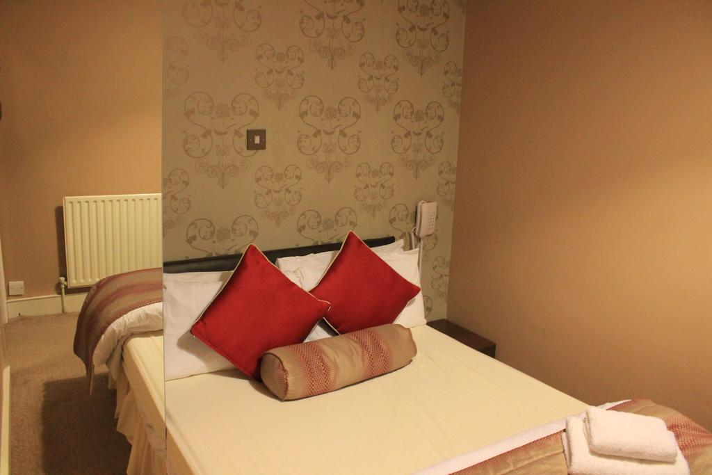 Skylark Guest House Гаунслоу Номер фото