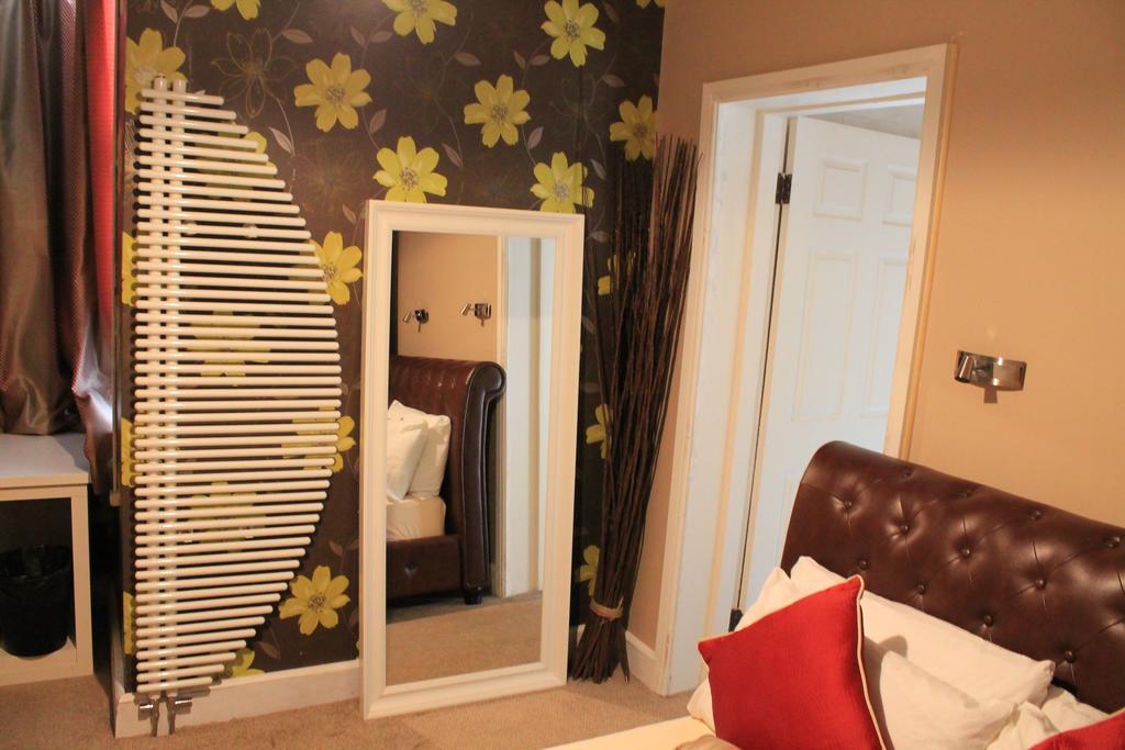 Skylark Guest House Гаунслоу Номер фото